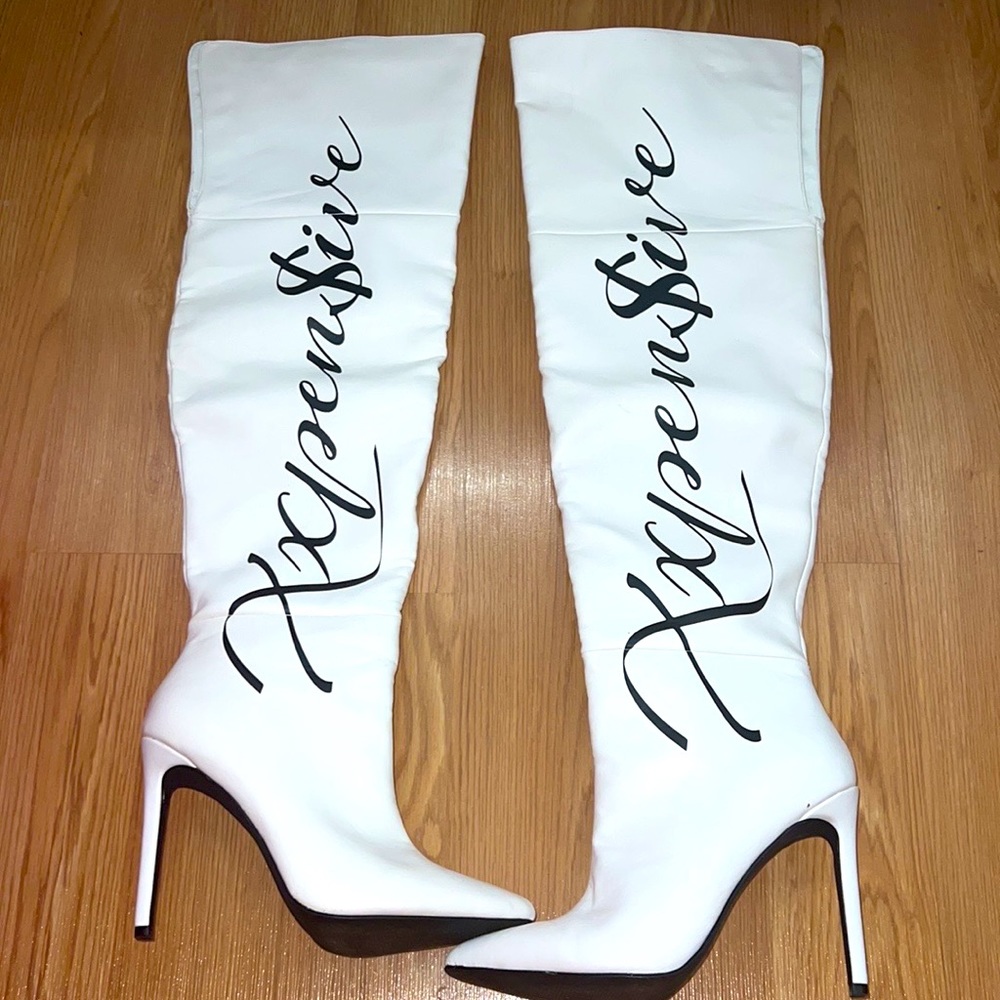 White boots shoe dazzle 8.5